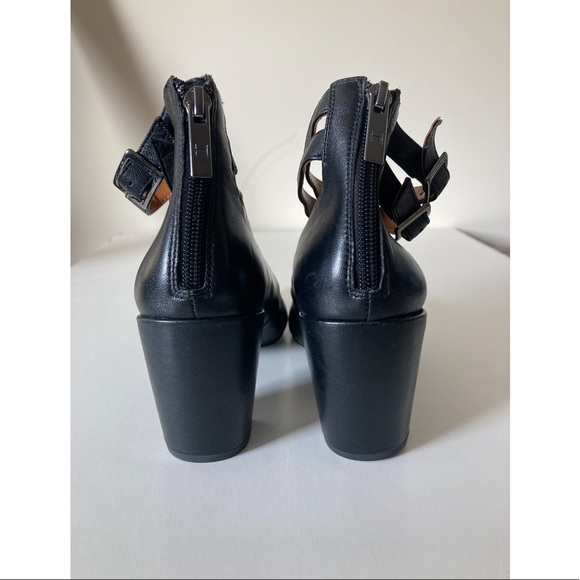 H by Halston Black Leather Regina heels w/ double ankle straps size 6M - Picture 3 of 10